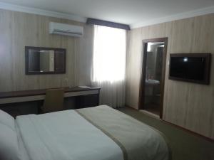 Ένα ή περισσότερα κρεβάτια σε δωμάτιο στο Hosta Otel