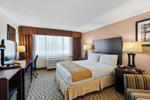 Postel nebo postele na pokoji v ubytování Executive Inn - Fort Lee