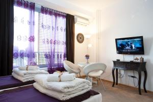 Μια τηλεόραση ή/και κέντρο ψυχαγωγίας στο Belle Apartments-Elegance Apartments