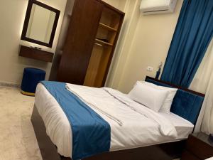 Uma cama ou camas num quarto em Alba pyramids view