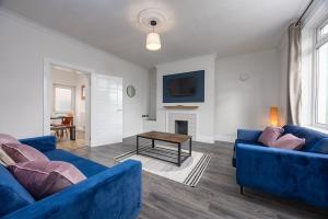 Μια τηλεόραση ή/και κέντρο ψυχαγωγίας στο Cosy 3-BR Home in Seaham not far from the beach