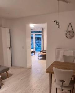 Posezení v ubytování Ferienwohnung Weserflair nähe Herzzentrum