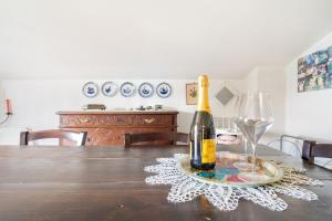 EsmateにあるCasa Acquaviva swimming pool lake viewのギャラリーの写真