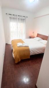 Ένα ή περισσότερα κρεβάτια σε δωμάτιο στο Caparica Escape