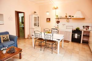 A kitchen or kitchenette at Tenuta Saracone
