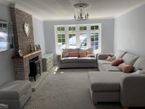 Ruang duduk di Silverstone - 5 Bed - Sleeps 10