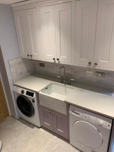 Dapur atau dapur kecil di Silverstone - 5 Bed - Sleeps 10 +17 gambar