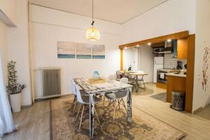 Kuchyň nebo kuchyňský kout v ubytování Stylish apt in Athens center