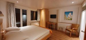Voodi või voodid majutusasutuse Hôtel Splendide toas