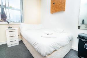 Ένα ή περισσότερα κρεβάτια σε δωμάτιο στο Modern & Cosy Central Coventry Budget Studio
