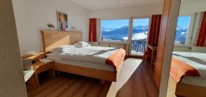 Voodi või voodid majutusasutuse Hôtel Splendide toas
