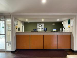 a view of a lobby with a reception desk at Quality Inn Newark - Wilmington in Newark