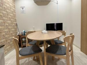 a dining room table with chairs and a table and a table and chairsktop at Y's INN NishiShinjuku 018T in Tokyo