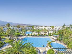 Bazén v ubytování Tigaki Beach Hotel nebo v jeho okolí
