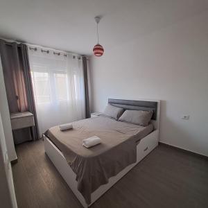 Postel nebo postele na pokoji v ubytování Apartment Lola Shengjin