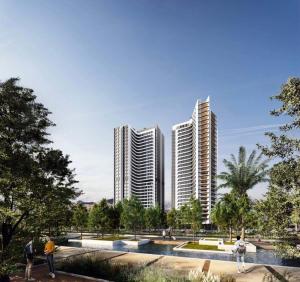 マラガにあるLuxury tower pool&free parking 10 min to historical centerの公園内二棟の高層建築