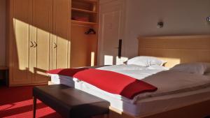 Voodi või voodid majutusasutuse Hôtel Splendide toas