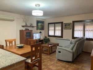 a living room with a couch and a table at Apartamento O'royo in Alquézar