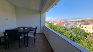 Photo de la galerie de l'établissement Apartments Šešo, à Pag 3 autres photos