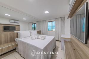 a hotel room with a bed with towels on it at Barra Bali - Pé na Areia, Vista Mar Incrível - Destino BSM 116 in Barra de São Miguel +81 photos