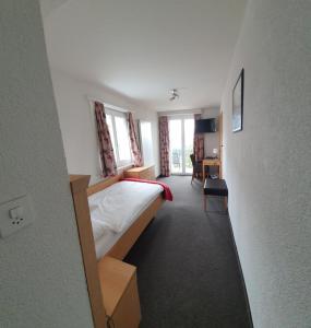 Voodi või voodid majutusasutuse Hôtel Splendide toas