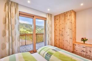 Postel nebo postele na pokoji v ubytování Ferienwohnung am Kernhof - Neues Apartment in ruhiger Lage mitten in der Natur - ideal für Paare, Familien, Gäste mit Hunden