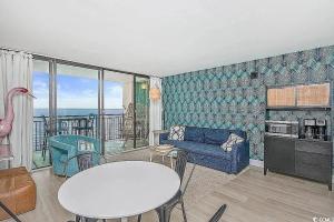 Coastal Comfort Your Perfect Beachfront Getaway的休息区