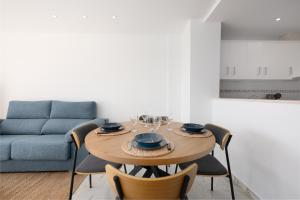 Istumisnurk majutusasutuses Seaview 2 Beds La Duquesa Port +16 fotot