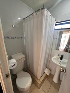 Um banheiro em Hostal Ravello