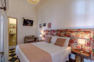 Postel nebo postele na pokoji v ubytování Bololá Hotel