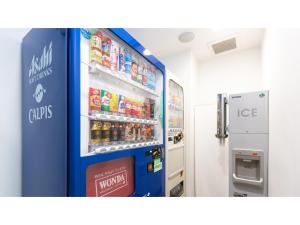 a vending machine in a room with drinks at The OneFive Sendai - Vacation STAY 45011v in Sendai