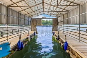 Πισίνα στο ή κοντά στο Lake Lanier Escape- Gainesville Lakefront Stay