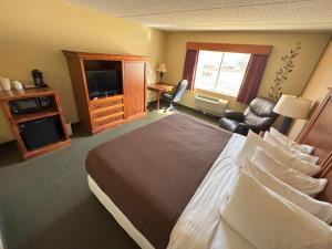 Postel nebo postele na pokoji v ubytování FairBridge Inn & Suites McAlester