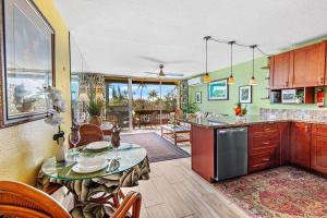 Køkken eller tekøkken på Napili Ridge A15