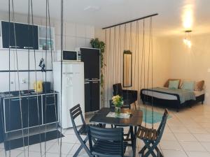 Gallery image of Quitinete Studio Carpe Diem para duas pessoas in Caxias do Sul +85 photos