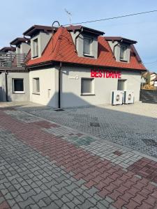 a building with a sign that reads best move at Bestdrive Pokój 7 in Babienica