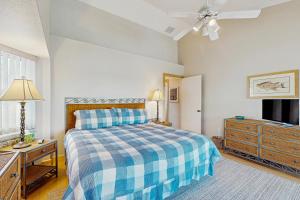 a bedroom with a bed and a dresser and a ceiling fan at Waterfront Oasis in Englewood +17 photos