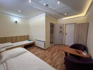Posteľ alebo postele v izbe v ubytovaní ETNA - Hostel -Noclegi Rzeszów 24 Pokoje