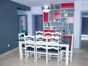 a dining room with a table and chairs at Morabeza & Mar in Porto Novo