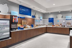 a apple store with a counter with food at Holiday Inn Express Montreal Airport - St-Laurent by IHG in Montréal
