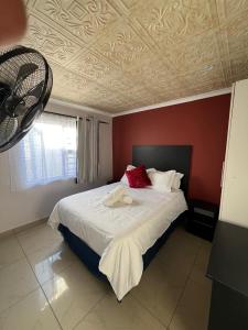 Ένα ή περισσότερα κρεβάτια σε δωμάτιο στο Our Home Guest House