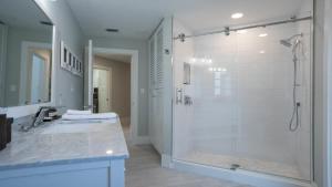 Ένα μπάνιο στο Marco Island Waterfront Escape with Pool