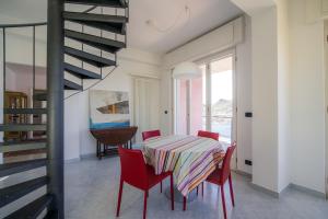 Area soggiorno di Heavenly Views on Lake Como - Terrace & Hot Tub