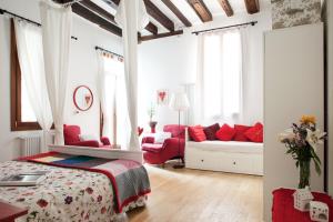 Postel nebo postele na pokoji v ubytování Aria e Luce Suites a Venezia