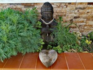 Zahrada ubytování La casa del Buda Cerca de la playa con piscina