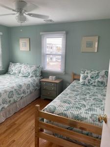 Ένα ή περισσότερα κρεβάτια σε δωμάτιο στο Wi-Fi, Deck, Outside Shower, Cable, Beach Badges, Private Yard,ocean