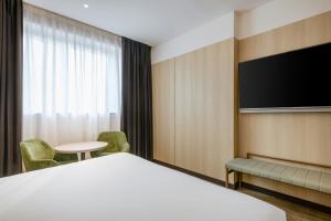 Postel nebo postele na pokoji v ubytování AC Hotel Madrid Feria by Marriott
