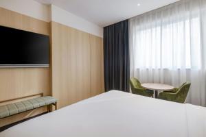 Postel nebo postele na pokoji v ubytování AC Hotel Madrid Feria by Marriott