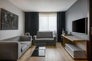 TV a/nebo společenská místnost v ubytování AC Hotel Madrid Feria by Marriott
