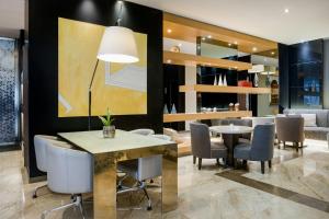 Posezení v ubytování AC Hotel Madrid Feria by Marriott